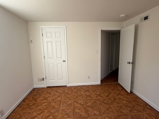 Building Photo - 415 Carrsbrook Dr