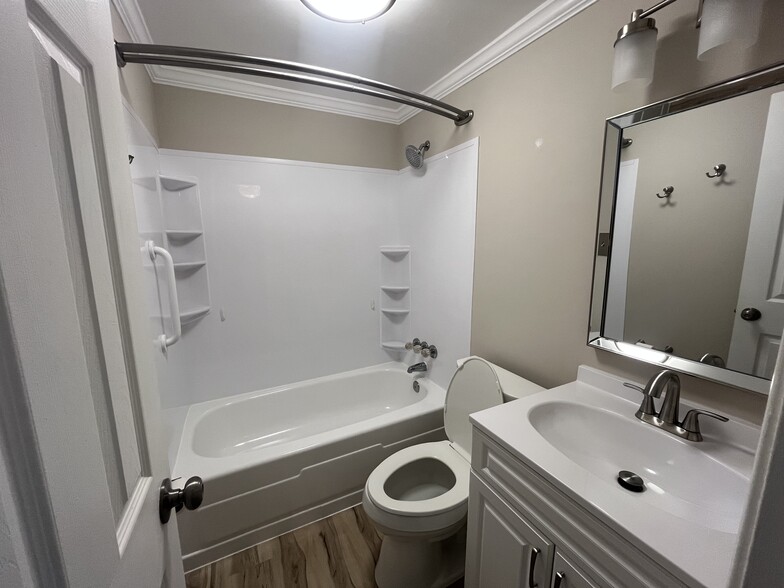 Building Photo - 19 Burnsway Ct