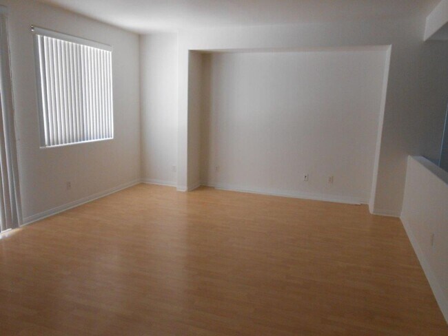 Building Photo - Beautiful 4 Bedroom Home in Summerlin
