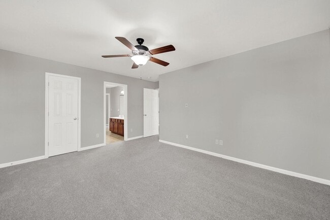 Building Photo - Stunning 6 Bed 3.5 Bath Home in Davidson!