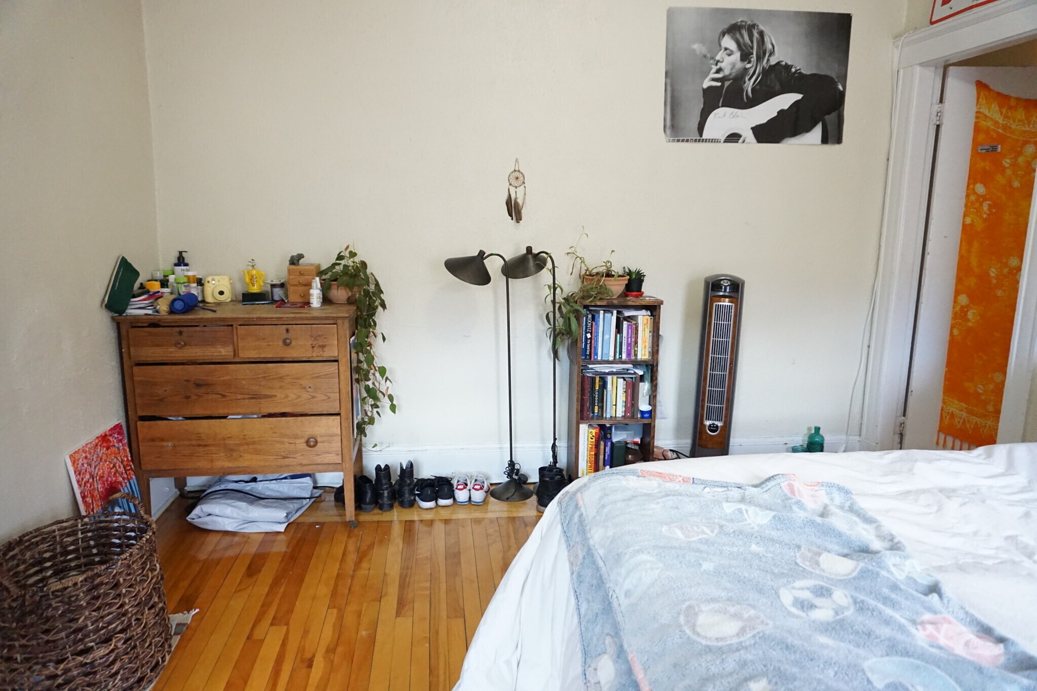 Building Photo - 165 Kelton St