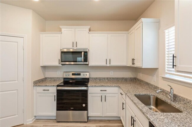 Building Photo - 625 Mackenzie Cv