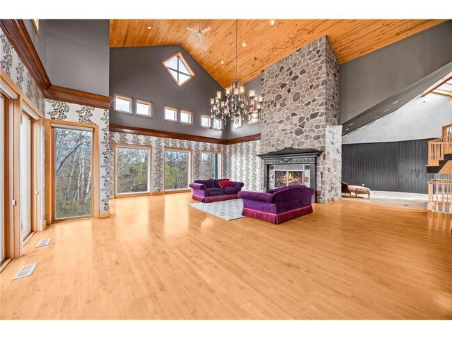 Building Photo - 1560 Bluff Creek Dr