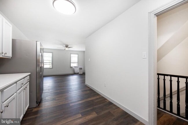 Building Photo - 58 E 4th St