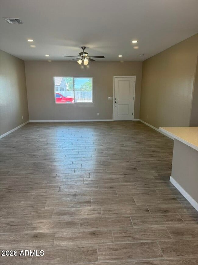 Building Photo - 15235 S Country Club Dr