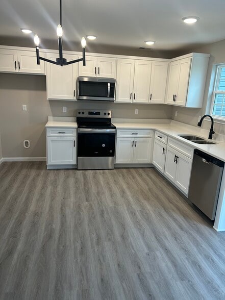 Building Photo - 1110 Brook Ct