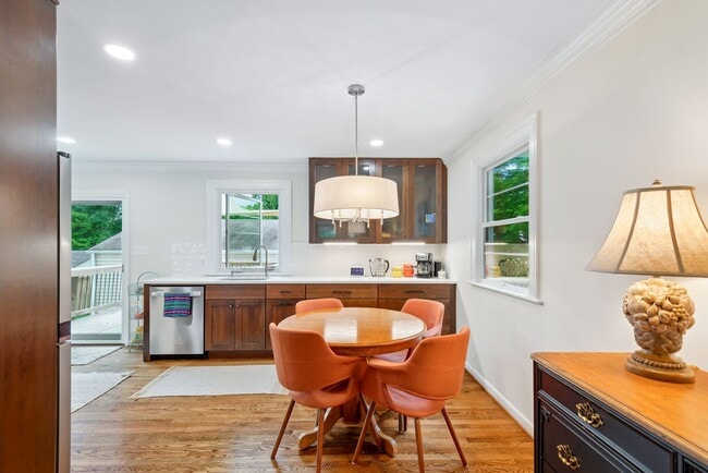 Building Photo - Totally update and impeccably maintained 4...