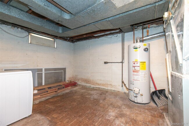 Building Photo - 67-27 211th St