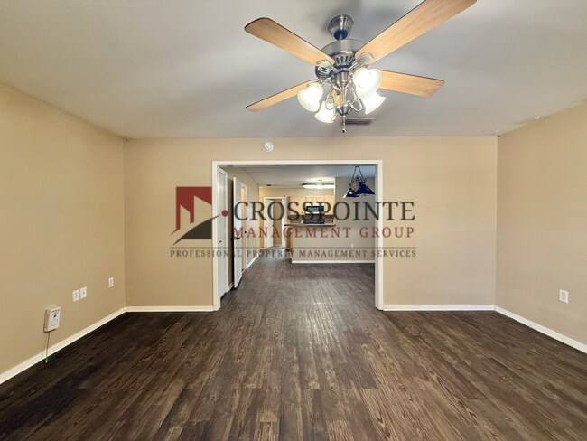 Building Photo - 211 Willowbrook Ln