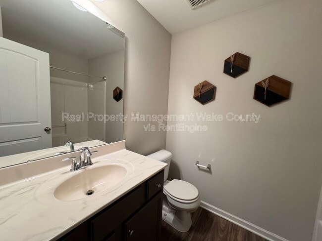 Building Photo - 166 Gulley Glen Dr
