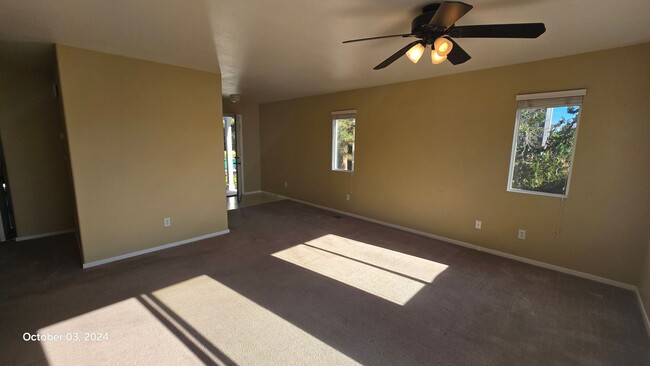 Building Photo - Spacious Two Story Townhome on Golf Course