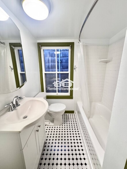 Building Photo - 116 W 4th St