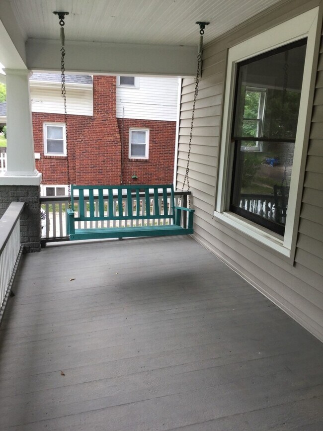 Building Photo - 3 bed/2 bath house - GRAD STUDENTS/PROFESS...
