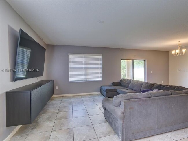 Building Photo - 808 Old Country Rd S E