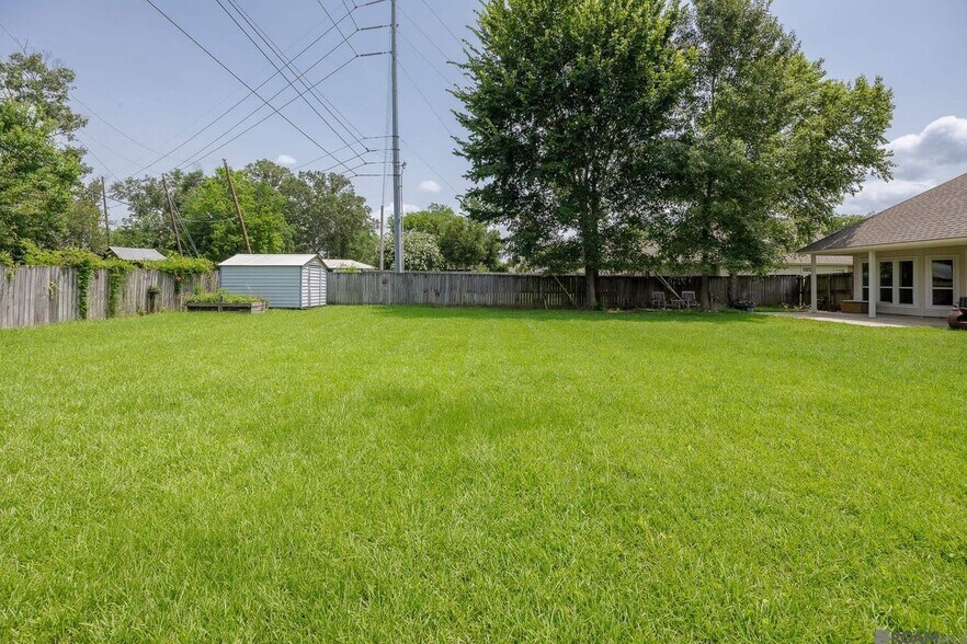Building Photo - 10417 Oakline Dr