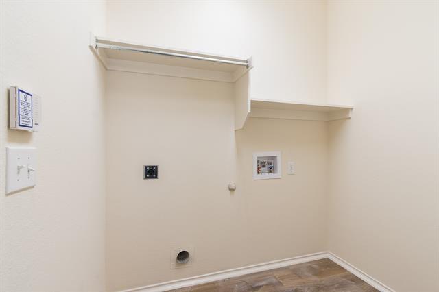 Building Photo - 3614 English Oak Dr