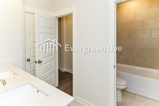 Building Photo - 2158 Daniel Johnson Wy