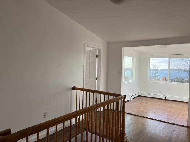 Building Photo - 49R Siren St