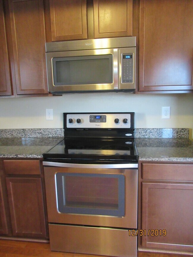 Building Photo - 220 Roudabush Dr NW