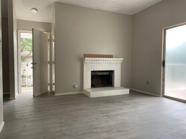 Building Photo - 6114 W Mount Houston Rd