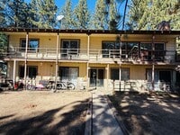 Building Photo - Pet friendly 3 bed 2 bath unit with all utilities included