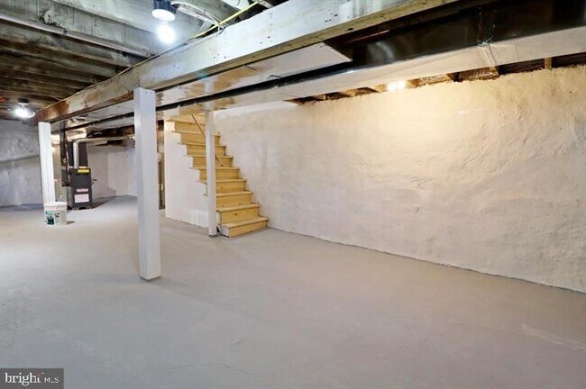 Building Photo - 523 W 26th St