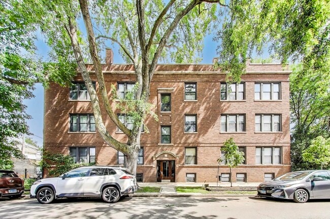 Primary Photo - 1702 W Summerdale Ave