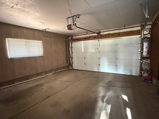 Building Photo - 916 S 6800 E