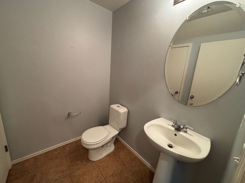 Building Photo - 6028 S Sweet Birch Ln