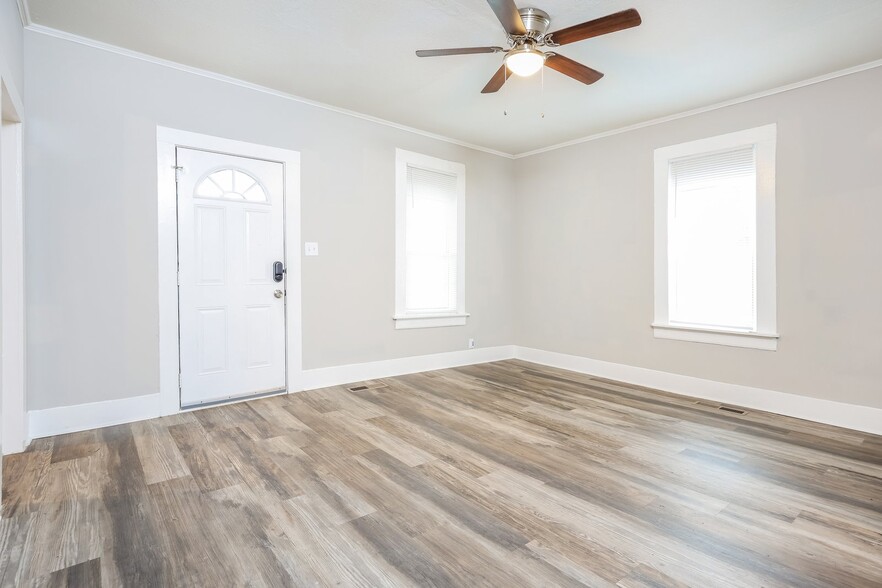 Building Photo - 2109 14th Ct