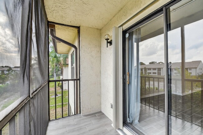 Building Photo - 7142 Golf Colony Ct