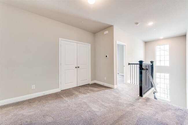 Building Photo - 6148 Blythe Dr