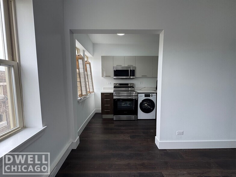 Building Photo - 1555 W Hollywood Ave