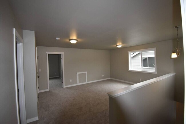 Building Photo - iscover this spacious 4-bedroom, 2.5-bath home in Lynden, WA