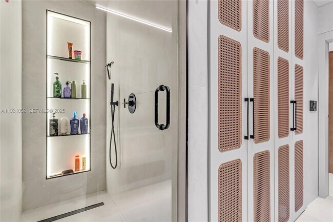 Building Photo - 20281 E Country Club Dr