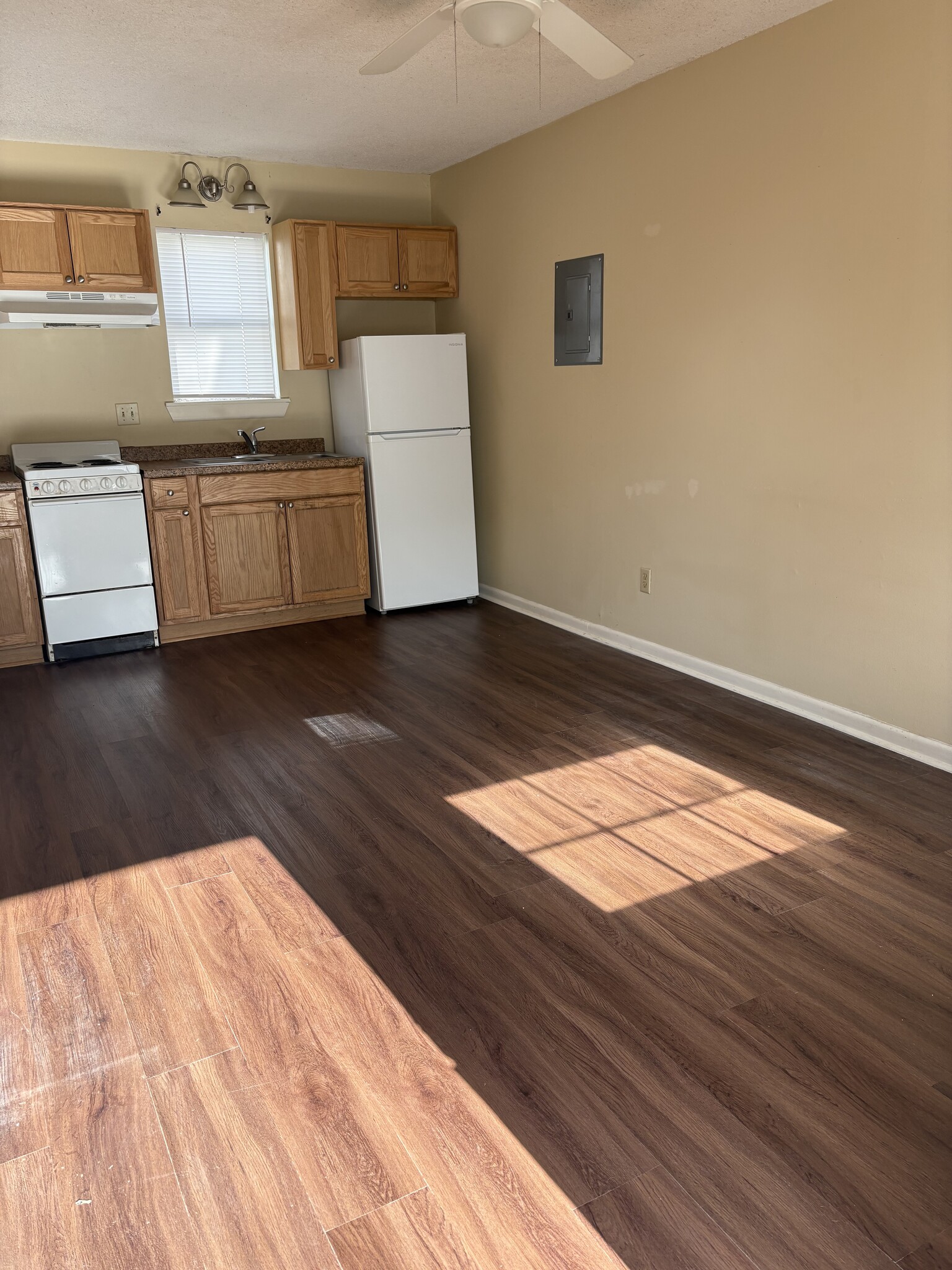 Living room/Kitchen - 103 Brutus Dr
