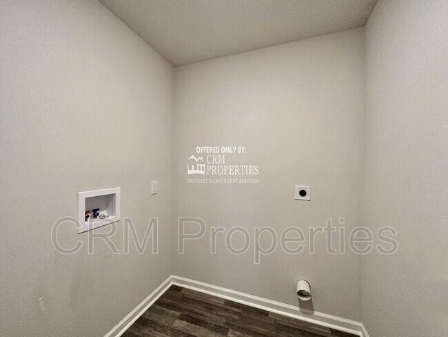 Building Photo - 974 Woodland Spgs Dr