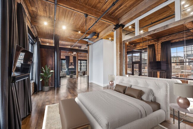 Building Photo - 1000 W Washington Blvd