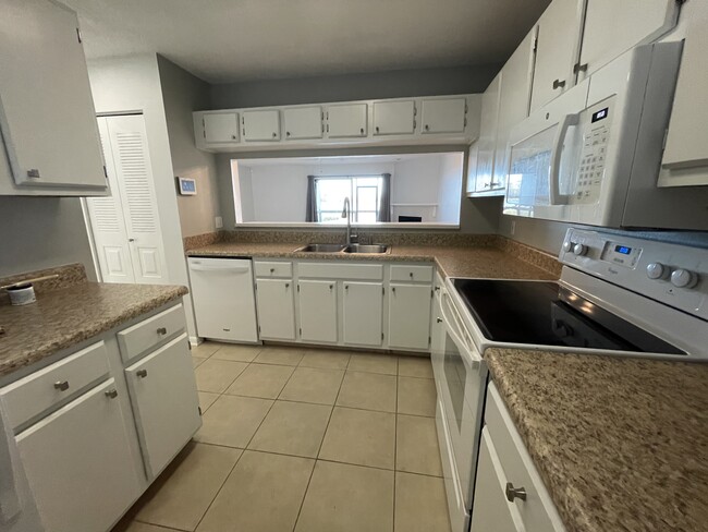 Building Photo - 610 Orange Blossom Dr