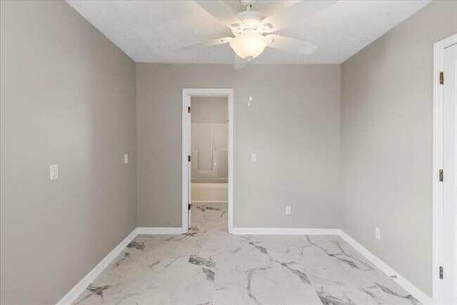 Building Photo - Radford, 3 BR / 2 BA, Available NOW