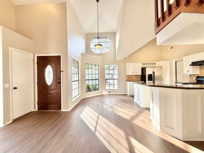 Building Photo - 30430 Arborg Dr