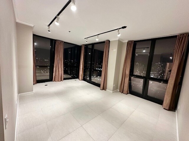Building Photo - 210 S Desplaines St