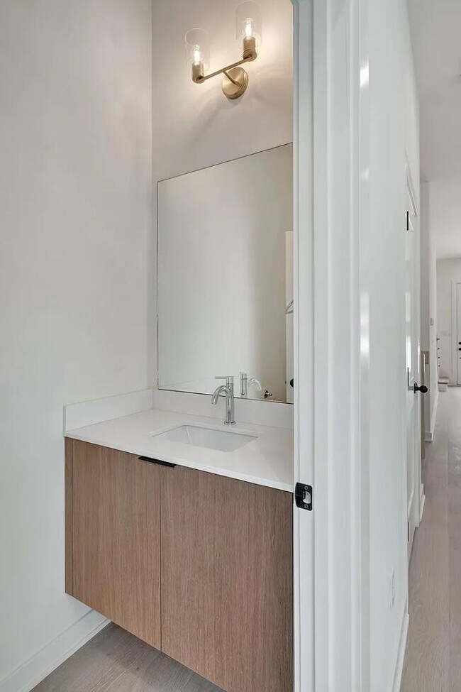 Building Photo - 1263 John St