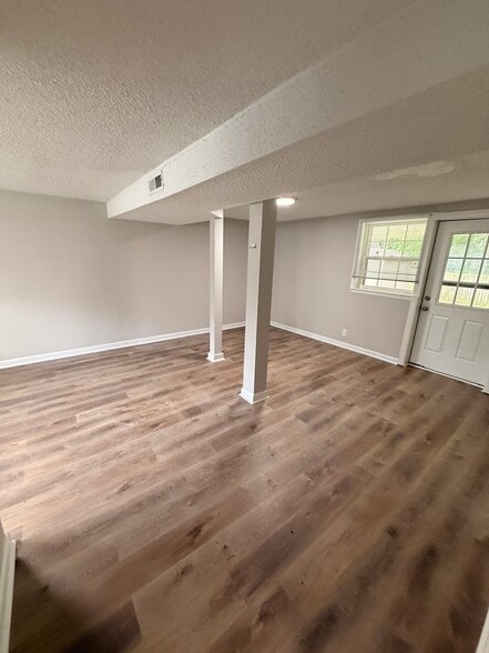 Building Photo - 4923 Barella Dr