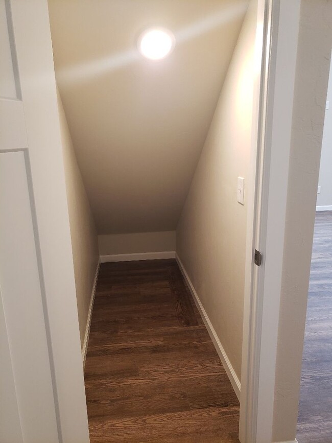 Building Photo - $500 OFF 1ST MONTH RENT