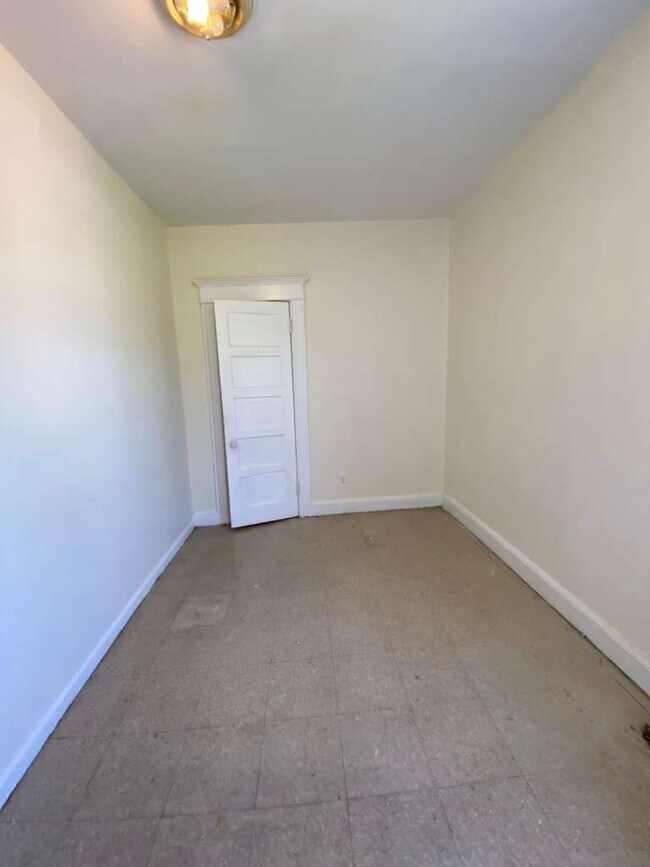 Building Photo - 121 Yonkers Ave