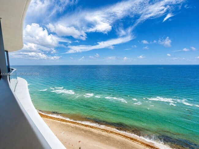 Building Photo - 15701 Collins Ave