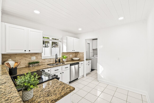 Building Photo - 17 Fayette Dr