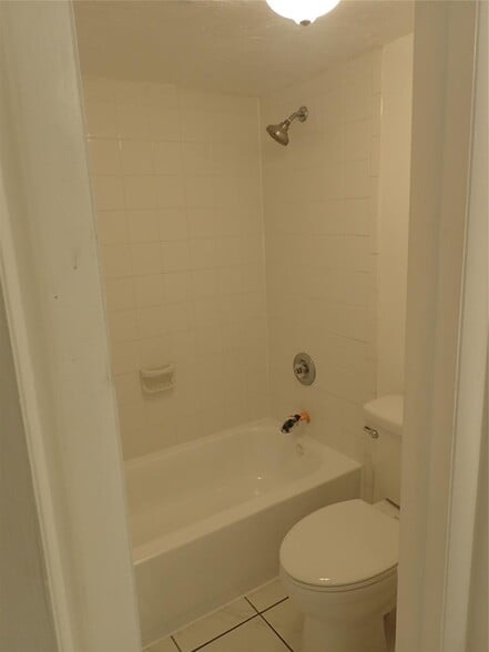 Building Photo - 2700 Riverside Dr
