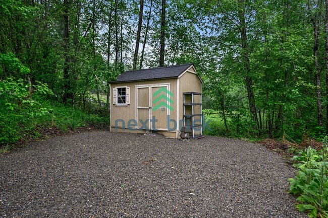 Building Photo - "Spacious 4-Bedroom Retreat with 4.5 Baths in Scenic Snohomish - Your 4400 Sq Ft Haven Awaits!"